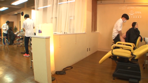 NHDTB-572 A Complete Sensitive Woman Who Is Naked In The Cape At The Beauty Salon And Is Made To Sneak Up Sex Many Times